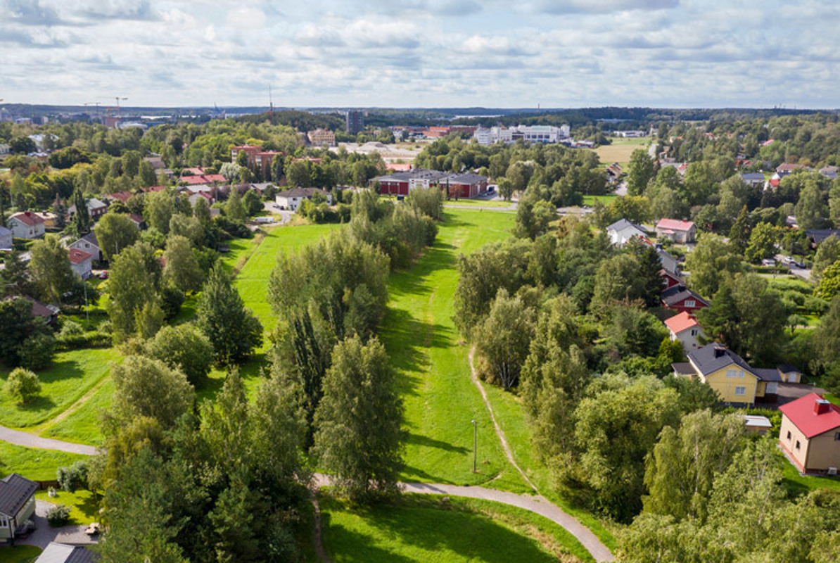 Turun Pukkilan alueen idyllinen vehreä naapurusto.