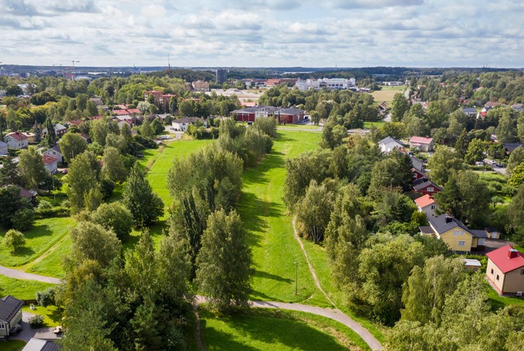 Turun Pukkilan alueen idyllinen vehreä naapurusto.