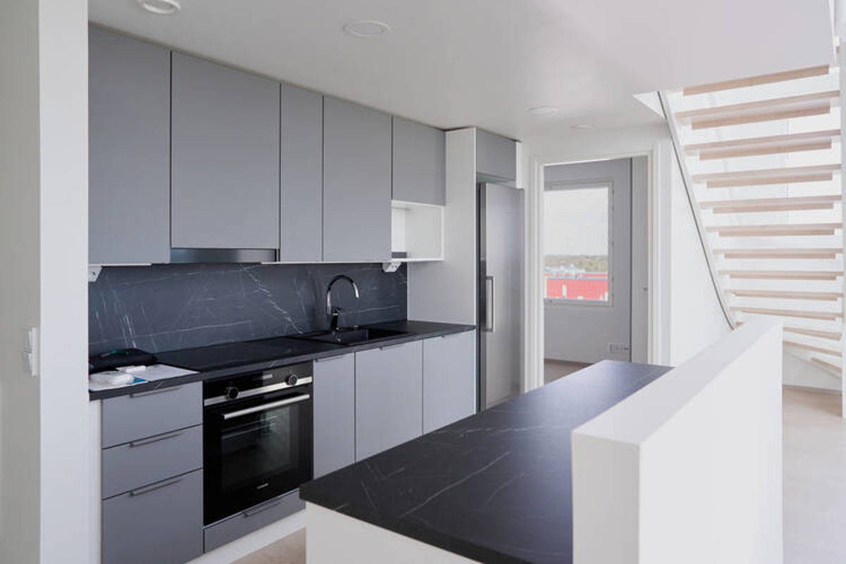 Valokuvanäkymä Kruunuvuorenrannan Kajon asunnon D35 keittotilasta