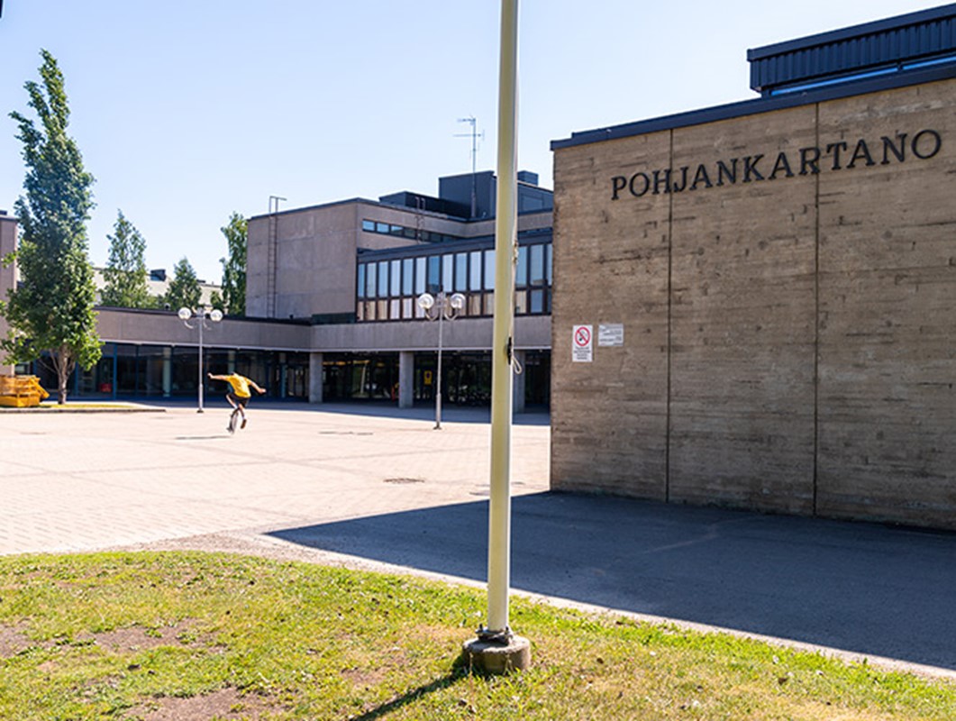 Oulun Pohjankartanon rakennus.