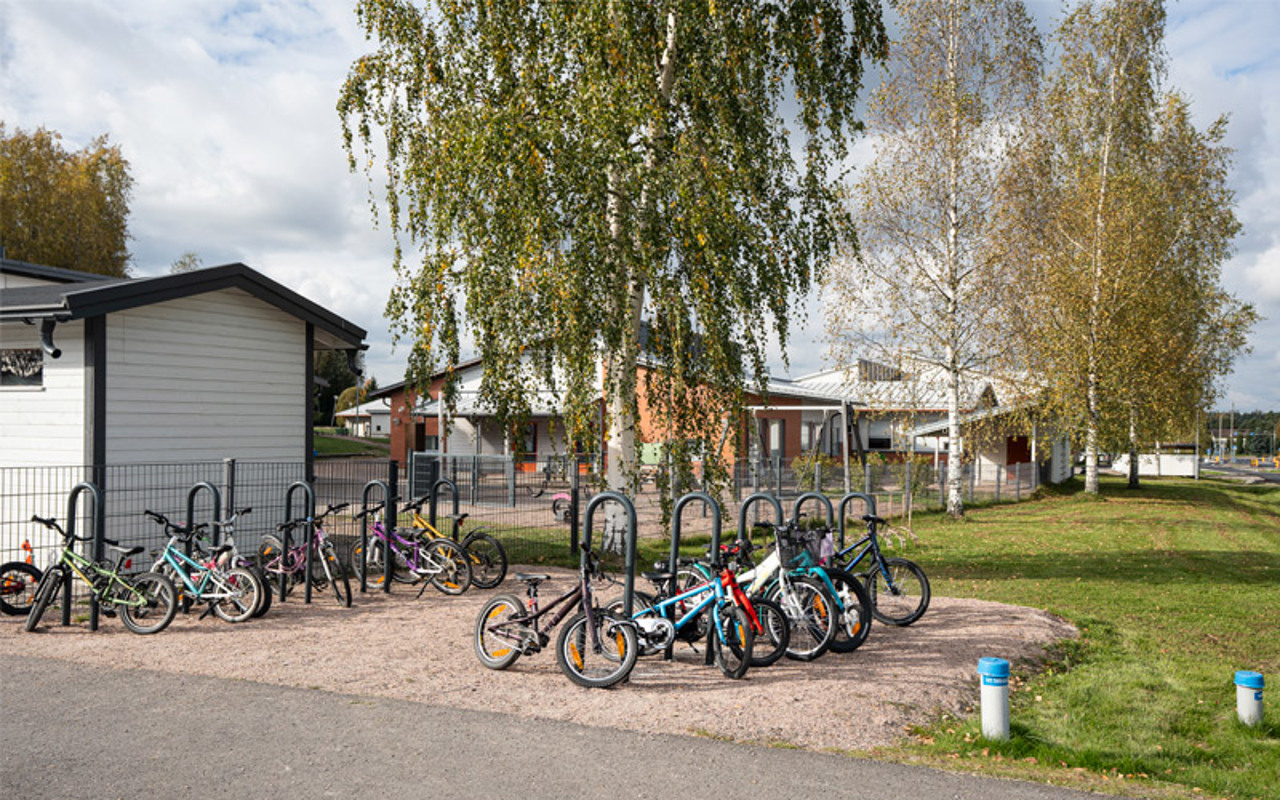 Valokuvanäkymä Liedon Loukinaisessa sijaitsevasta päiväkodista kuvattuna syksyllä 2025