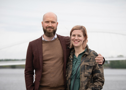 Uuden kodin ostajat Pinja ja Santeri Sompasaaressa