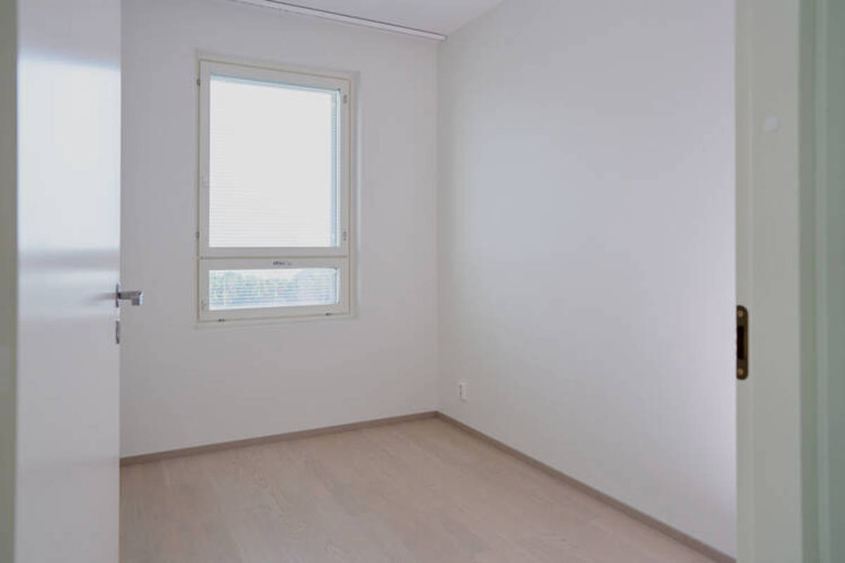 Valokuvanäkymä Kruunuvuorenrannan Kajon asunnon D35 makuhuone 3:sta