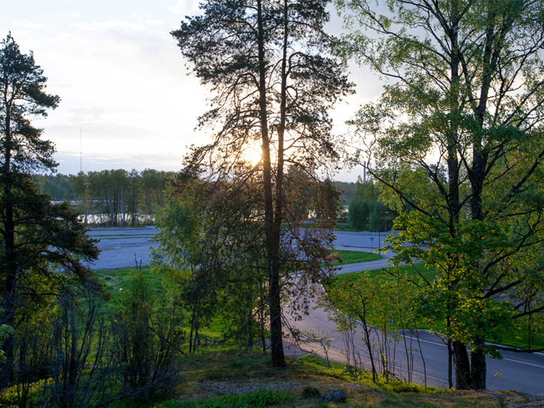 Aurinkolasku puoden takaa Kirkkonummen Sarvvikissa