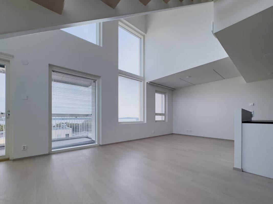 Valokuvanäkymä Kruunuvuorenrannan Kajon asunnon D35 olohuoneesta