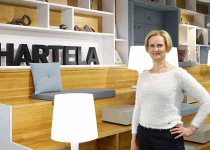 Erika Lindholm seisoo Ilmalan toimiston taukotilassa