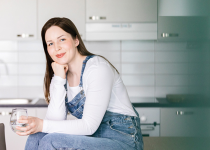 Asukas vuokra-asunnossaan