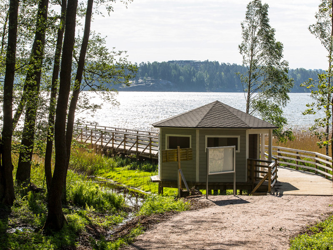 Uimamaja Kirkkonummen Sarvvikissa