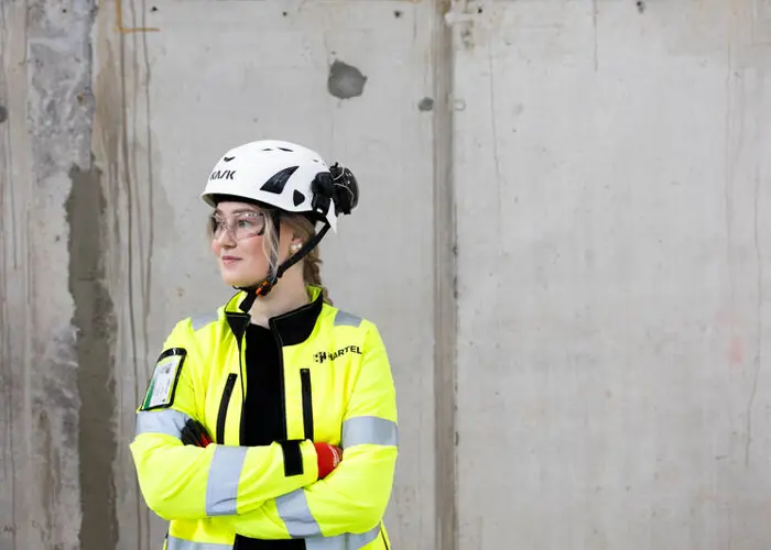 Työntekijä Hartelan Fuugan työmaalla 