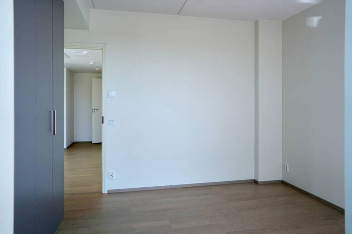 Valokuvanäkymä Kruunuvuorenrannan Kajon asunnon D35 mh 1:sen komeroryhmä