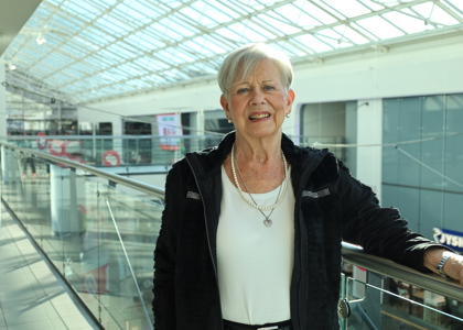 Margareta Rasku Hartela iloinen nainen