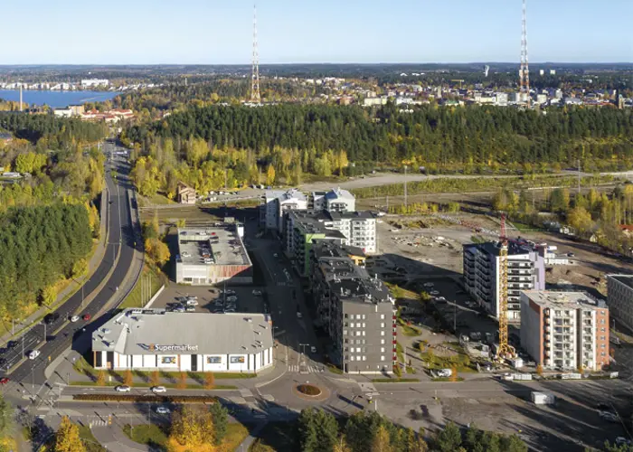 Ilmakuvanäkymä Lahden Asemantaustan Vahva-Jussin alueesta syksyllä 2025