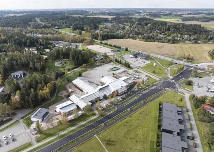 Ilmakuvanäkymä Liedon Loukinaisen keskustasta keväällä 2026