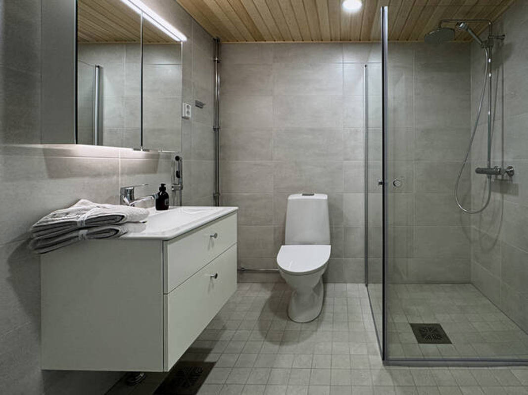 Valokuvanäkymä Kruunuvuorenrannan Kajon asunnon D36 kylpyhuone