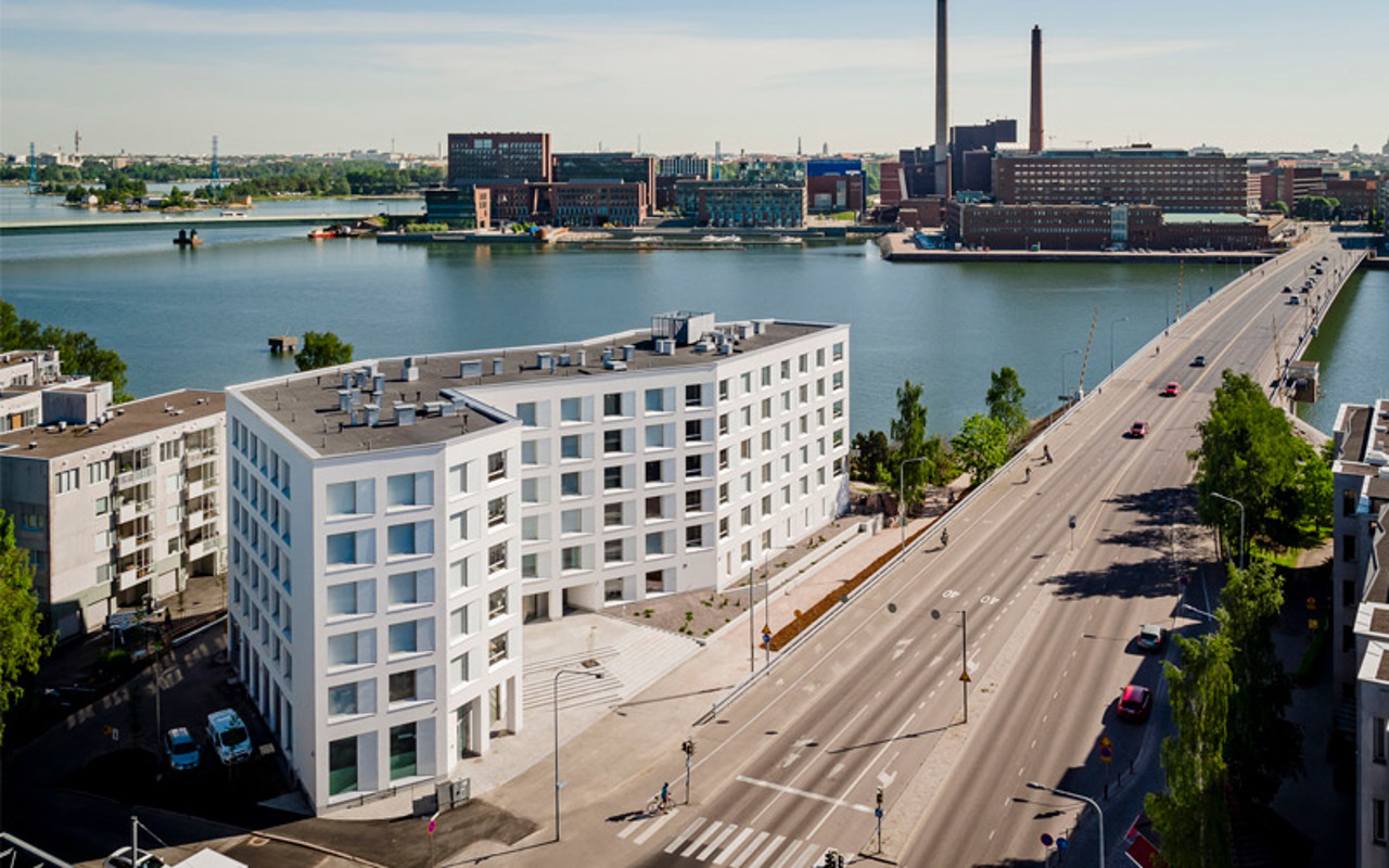 Ilmakuvanäkymä Hartelan vuonna 2016 rakentamasta Asunto Oy Larun Portti Helsingistä