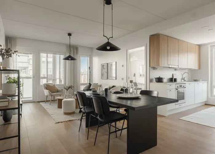 Valokuvanäkymä Järvenpään Pormestarinkulman kalustetun asunnon A5 olohuoneesta ja keittiöstä